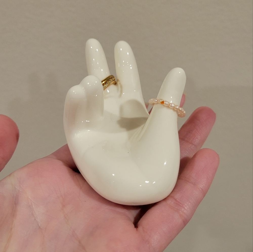 Ring holder/ beauty blender holder